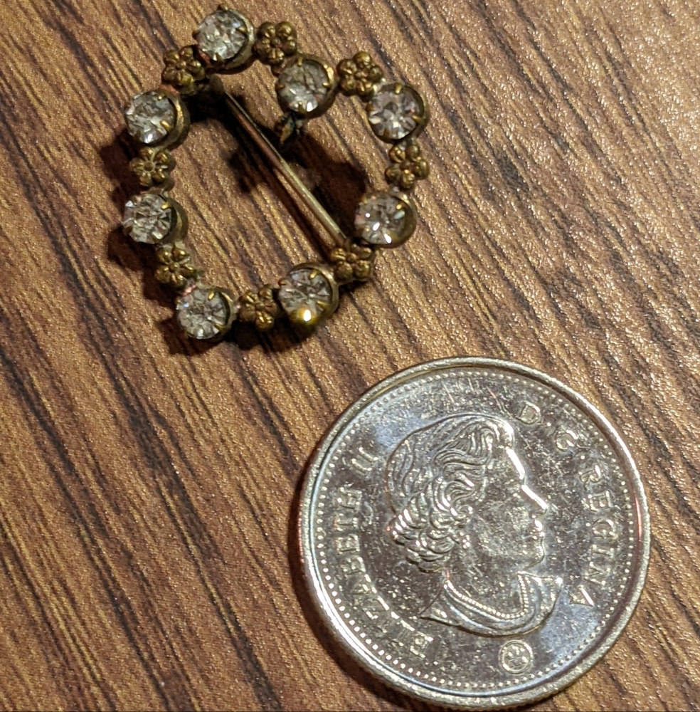 5/$20 vintage small heart brooch
